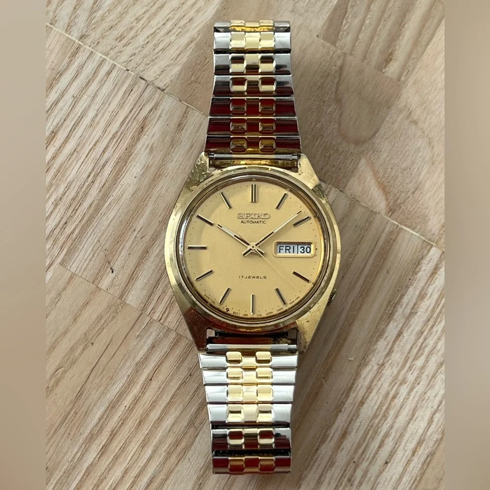 Seiko Automatic 17 Jewels Vintage Men’s Watch Two-Tone Bracelet Gold Dial